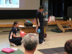 健康講座「100yenグッズ健康法!!」を行ないました3 9830a1f55b113dee77d8f50a9e9d10c7